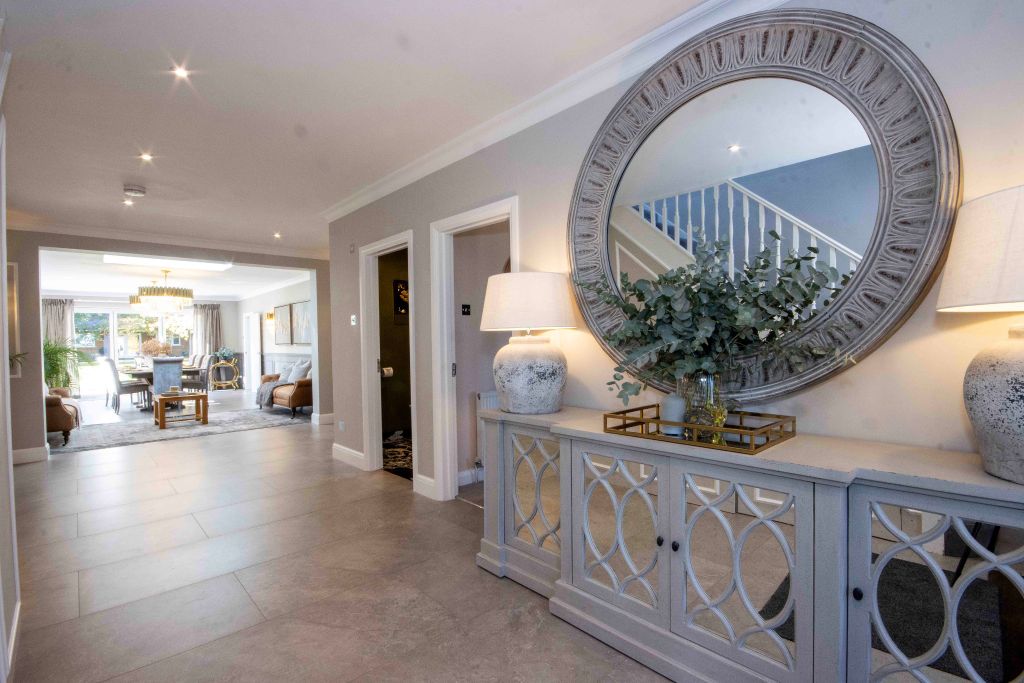 Property photo 2 of 28