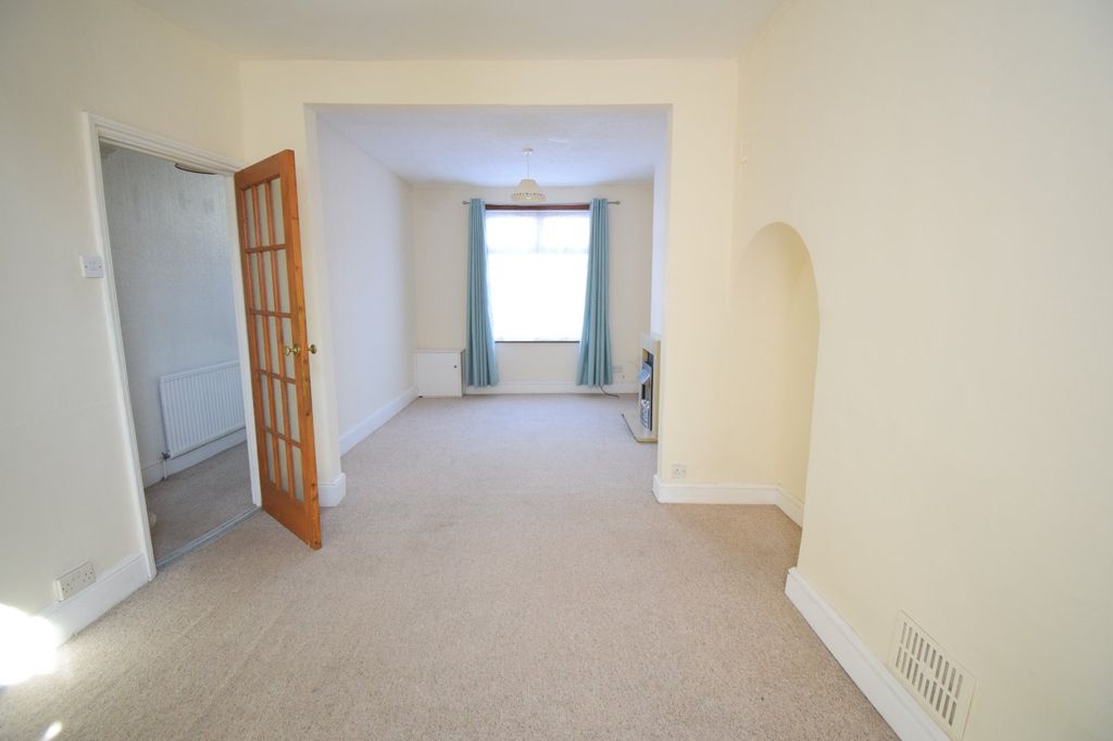 Property photo 2 of 14 Lounge