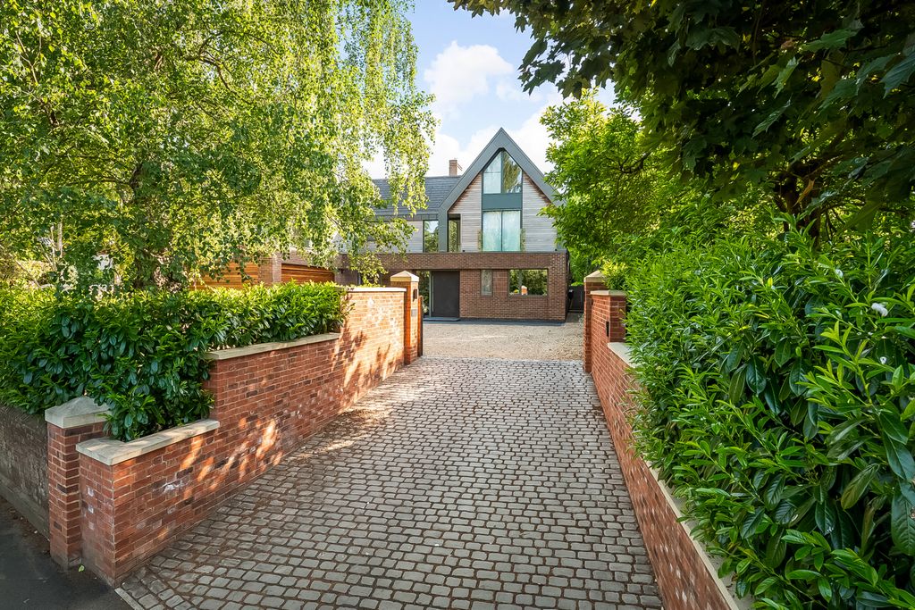 Additional image 14 of 6 bed detached house for saleHeath Road, Petersfield, Hampshire GU31