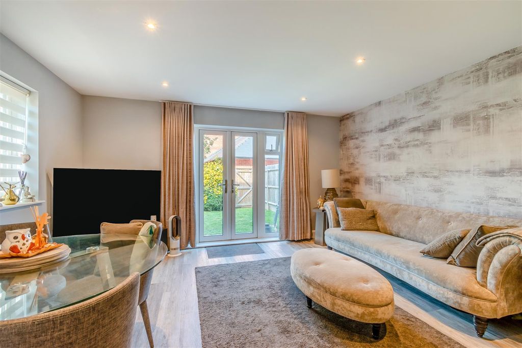 Property photo 3 of 15 8652976-Interior01.Jpg