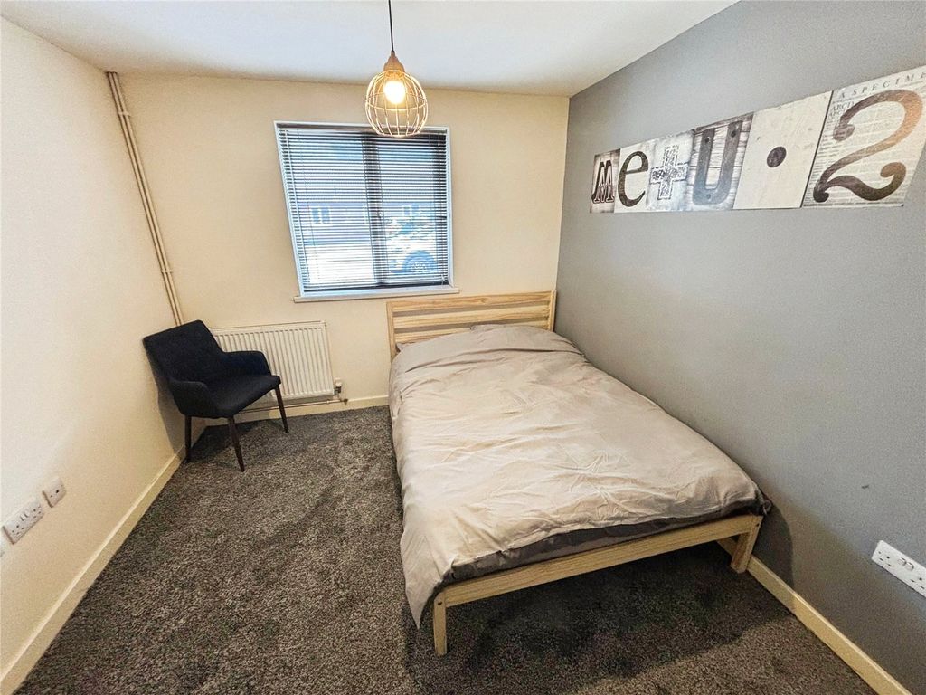 Property photo 3 of 9 Bedroom