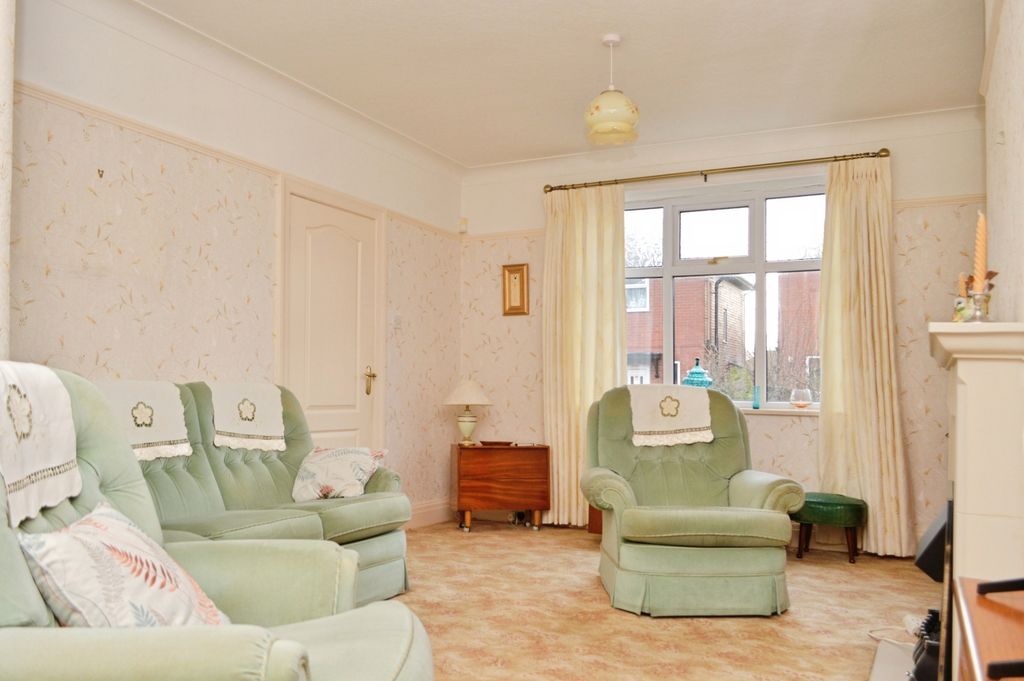 Property photo 3 of 14 Lounge/Diner