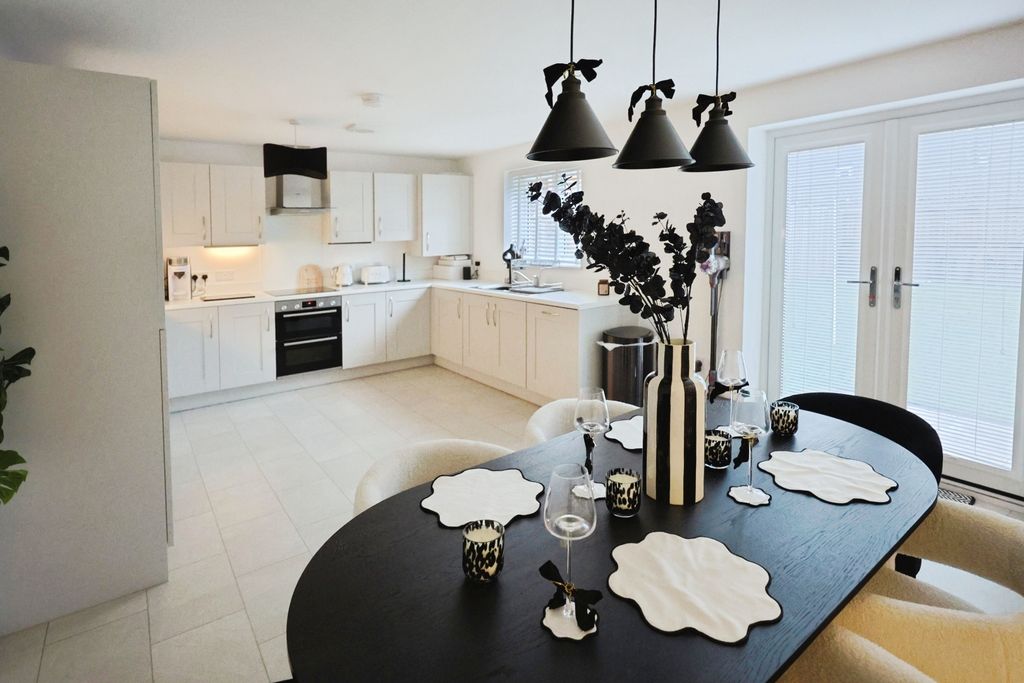 Property photo 3 of 18 Pbox-Img.Jpg