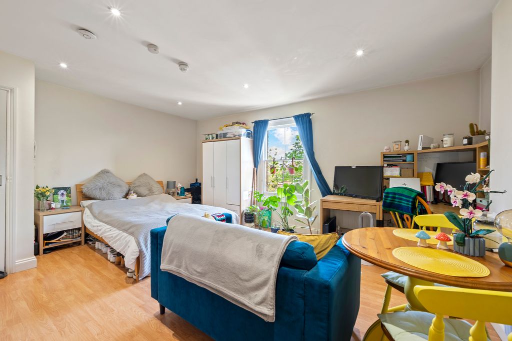 Property photo 3 of 8 Picture No. 13