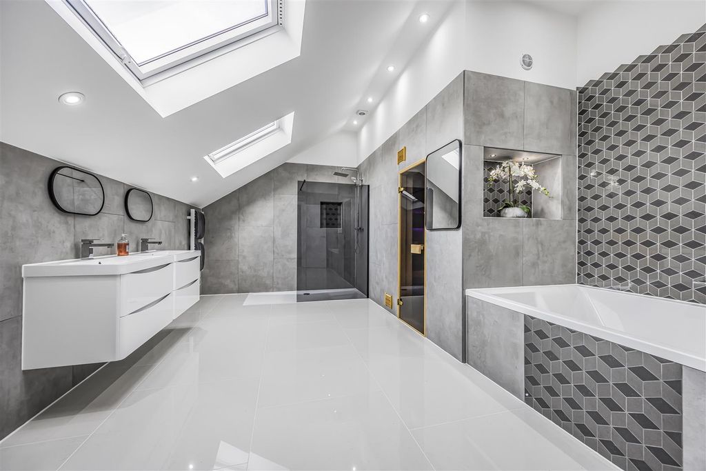 Property photo 3 of 48 31 Lovedean Lane, Waterlooville-Porticomarketing-S