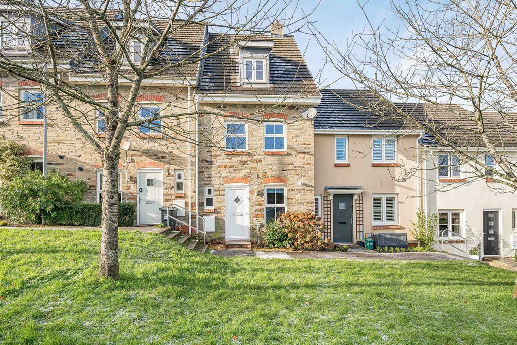 Property photo 2 of 19