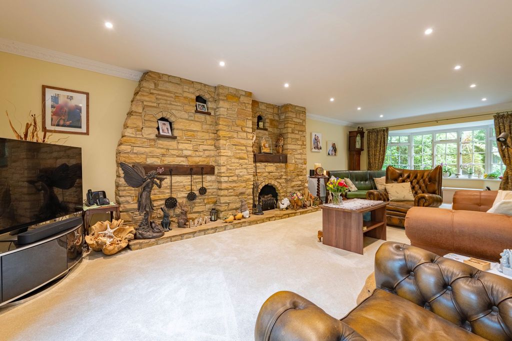 Property photo 3 of 32