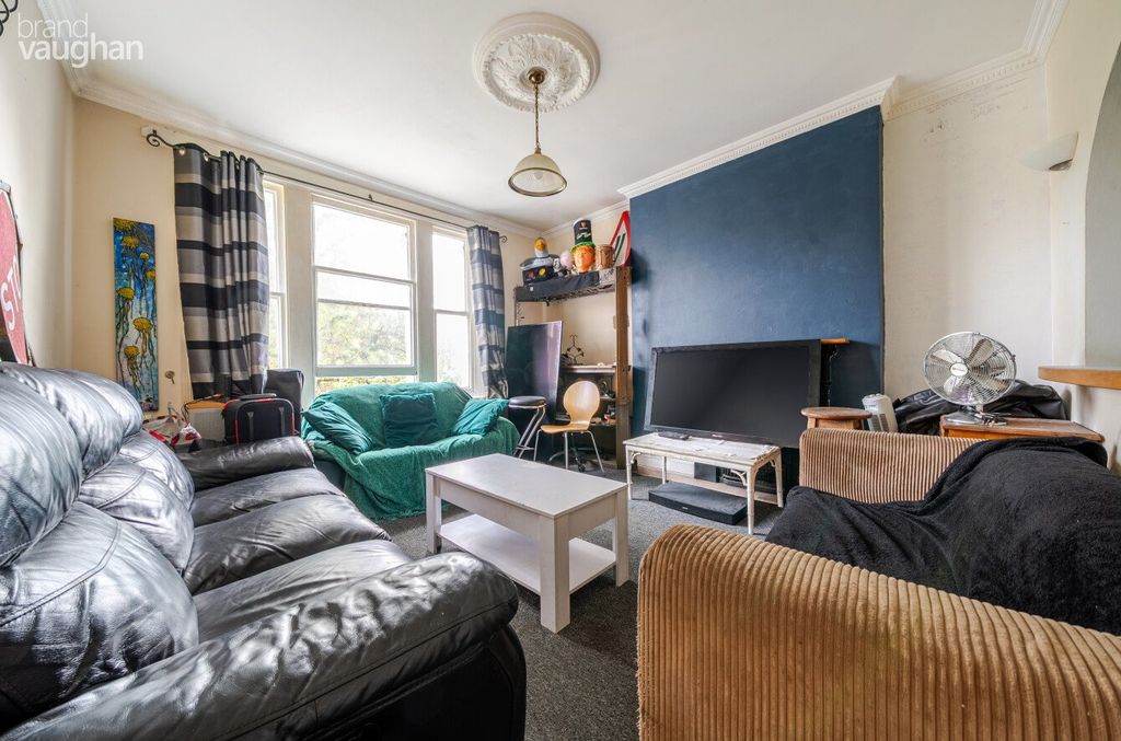 Property photo 2 of 16 Def3B24F-d78c-434...