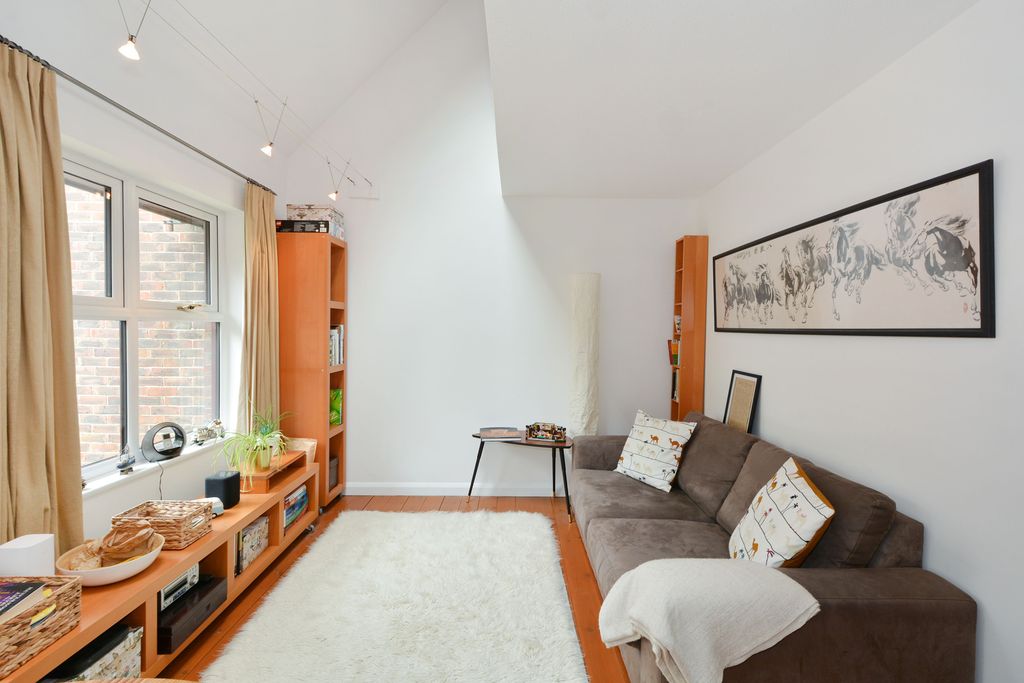 Property photo 3 of 11