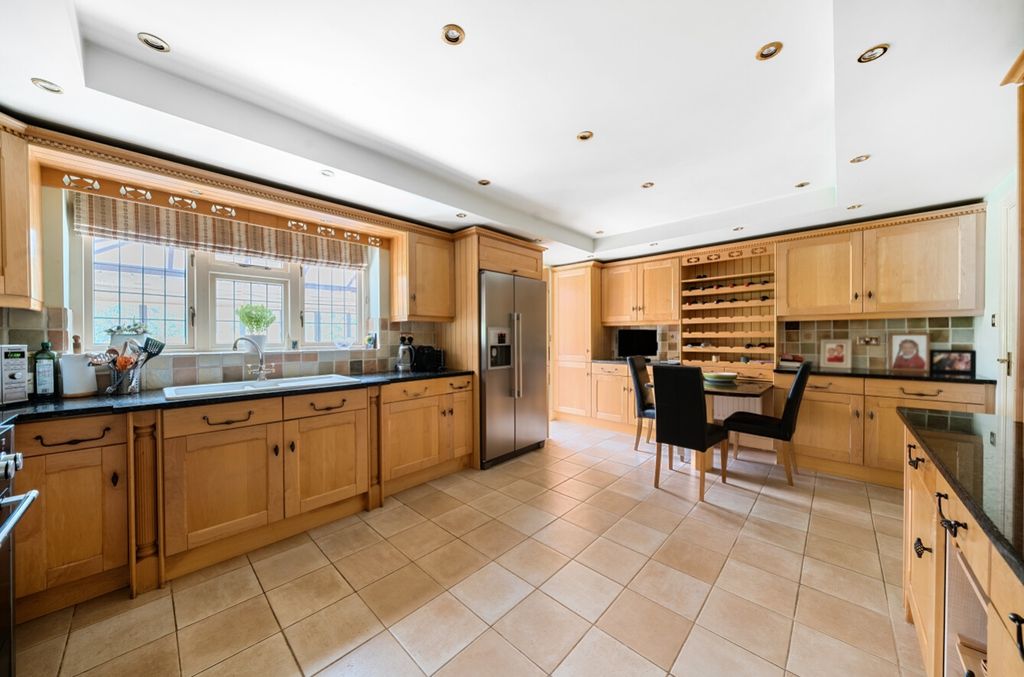 Property photo 3 of 19 1325575-12-6880c942412Dd