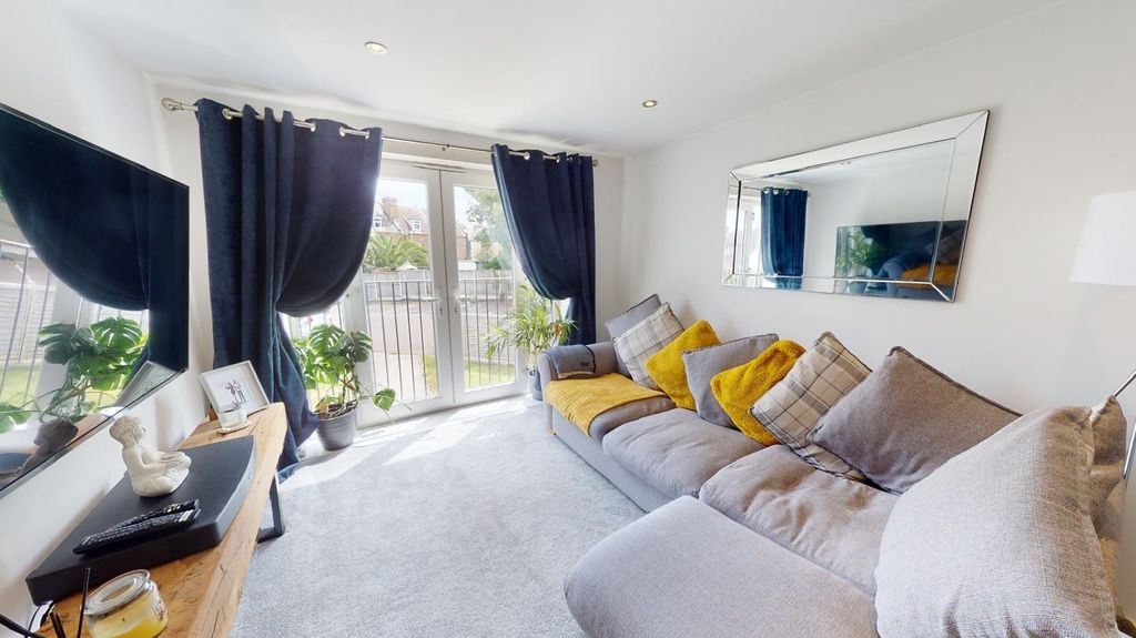 Property photo 2 of 6