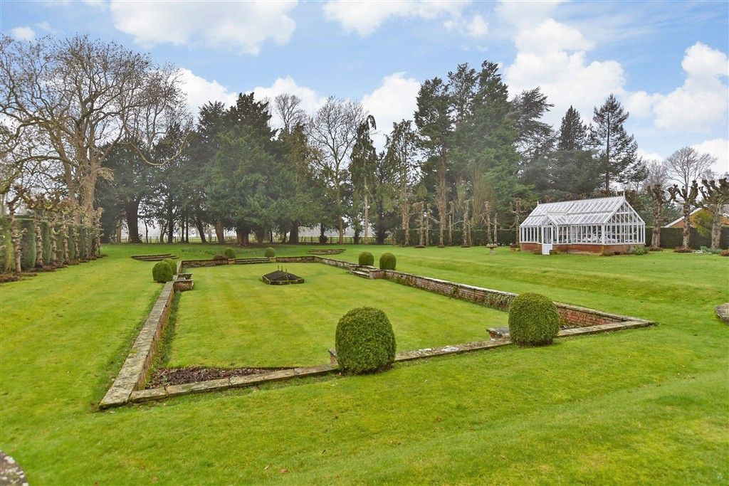 Property photo 3 of 15 Communal Gardens