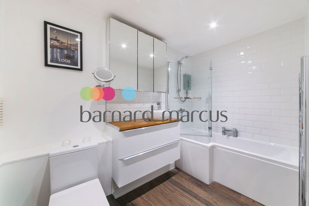 Property photo 3 of 7 Bathroom