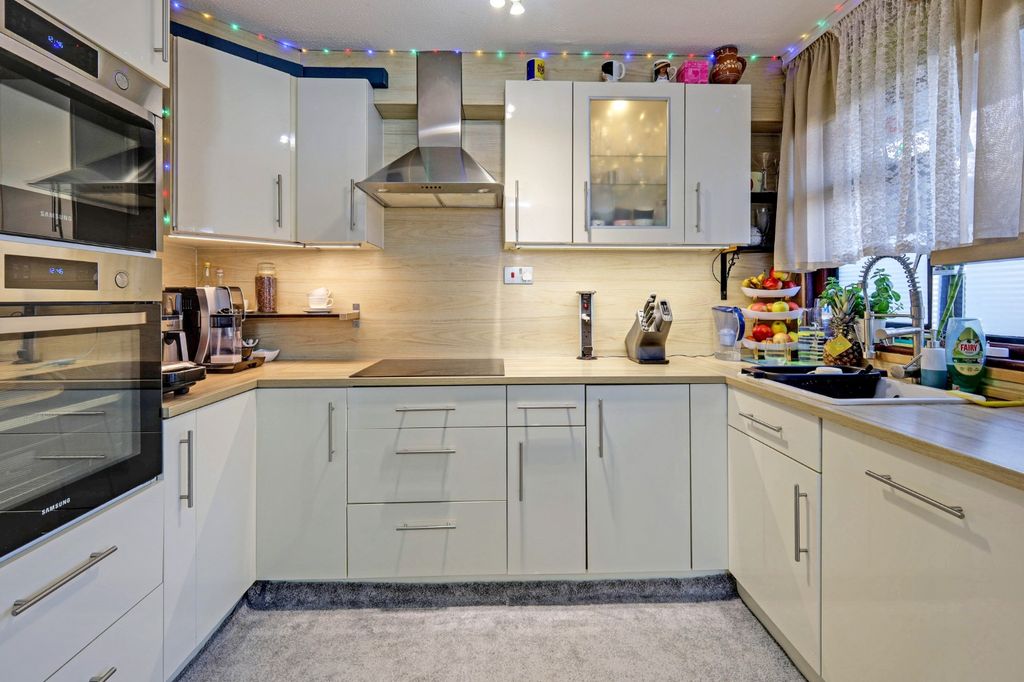 Property photo 2 of 18 4767751