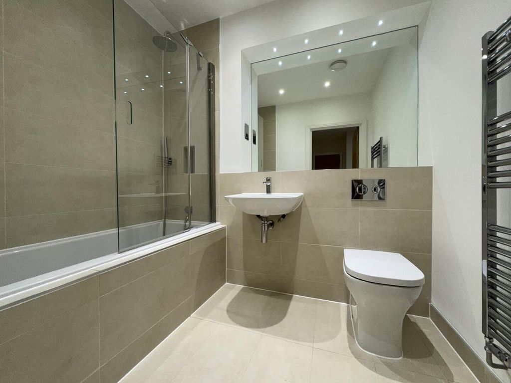 Property photo 3 of 11 Bathroom