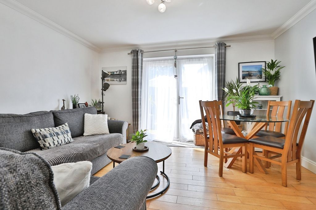 Property photo 3 of 19 Pbox-Img.Jpg