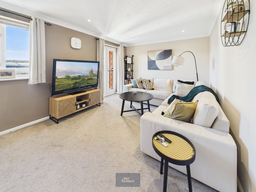 Property photo 2 of 27