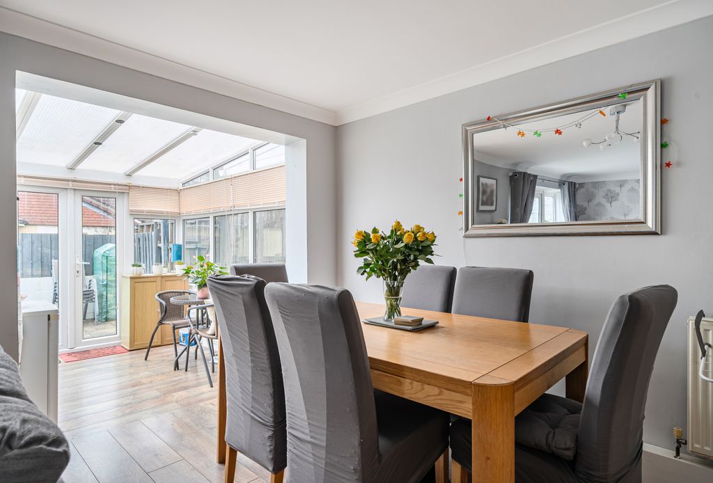 Property photo 3 of 16 Dining Area