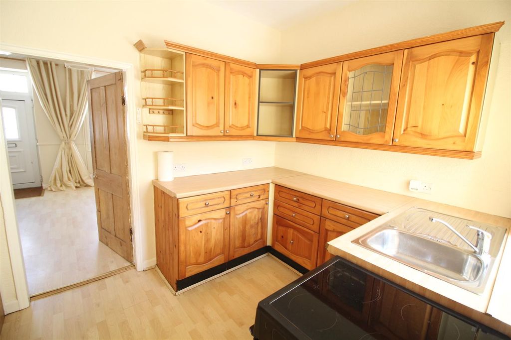 Property photo 3 of 13 Kitchen