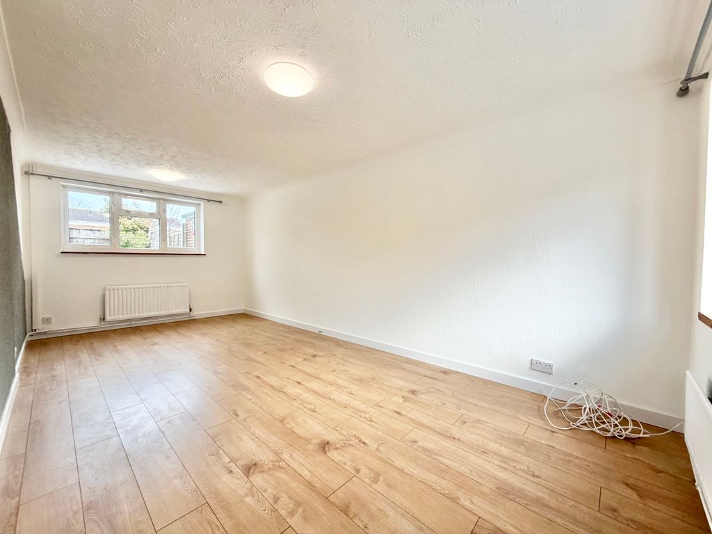 Property photo 3 of 15 Living Room