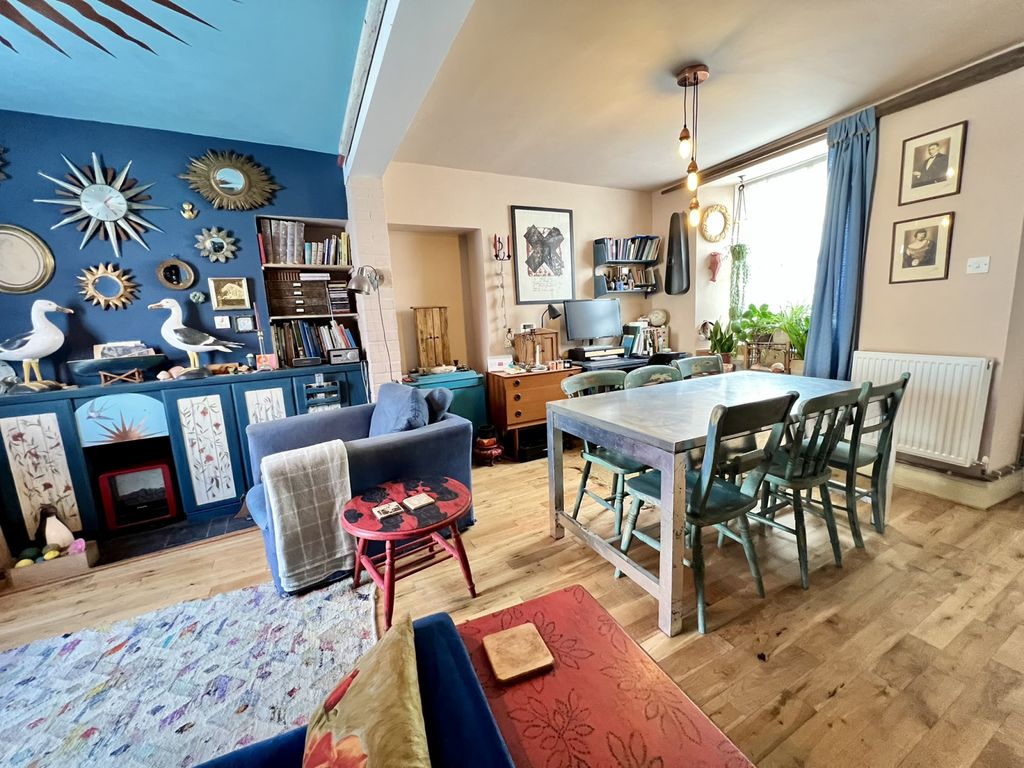 Property photo 3 of 9 Gallery