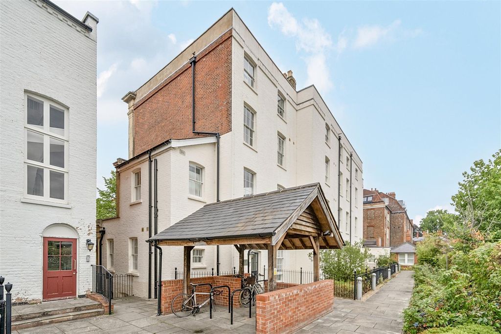 Property photo 1 of 13 Grounds