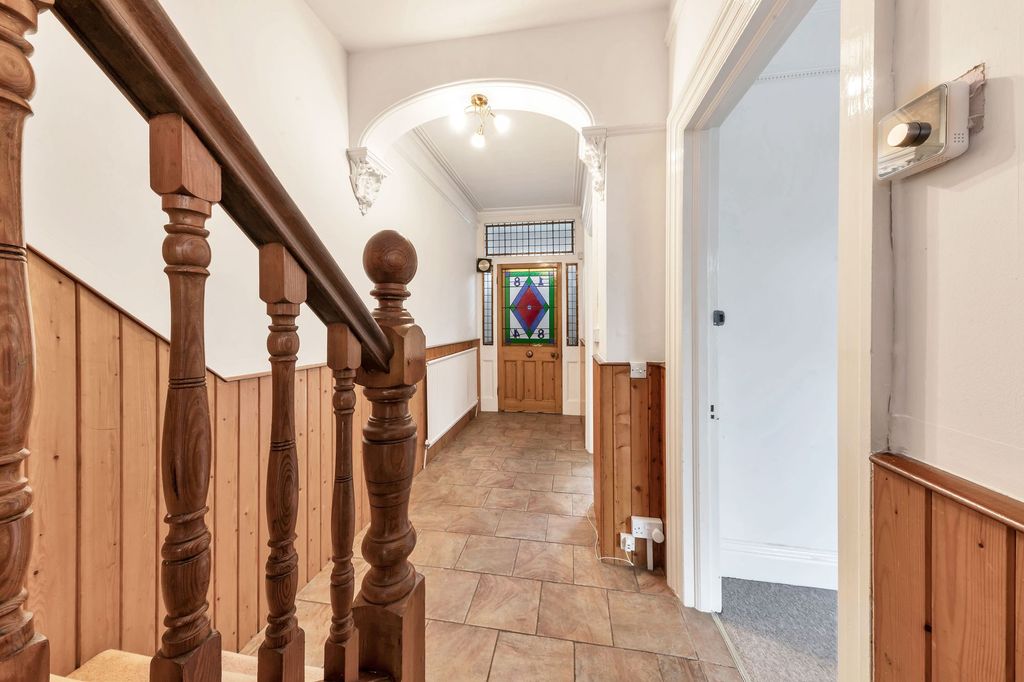 Property photo 2 of 33