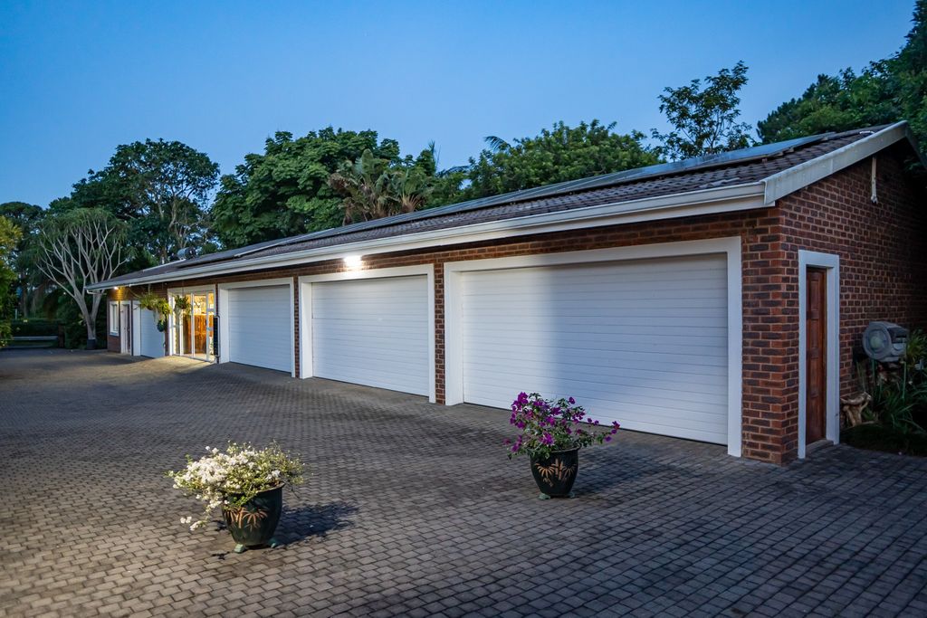 Property photo 3 of 65 Studio Flatlet, Office And 8 Garages