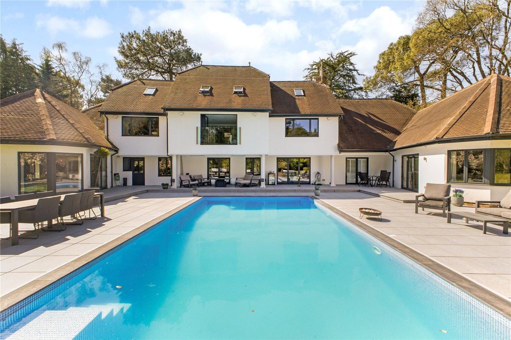 Property photo 2 of 28 Swimming Pool