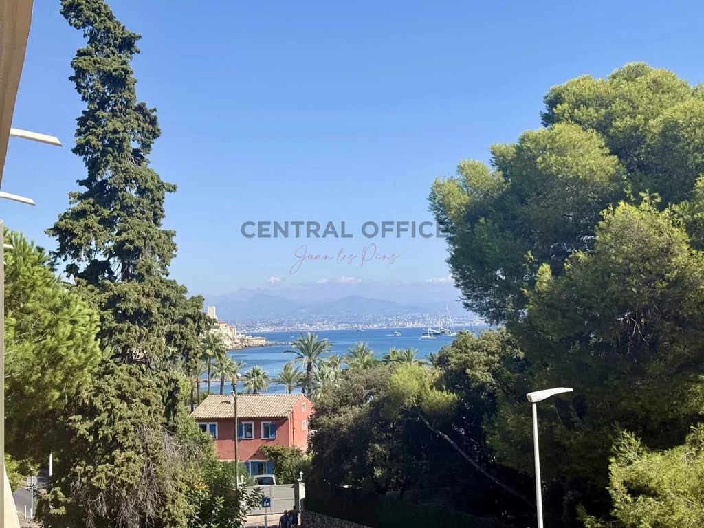Property photo 1 of 10 3-Bedroom Apartment With Sea View And Garage – Ilette District