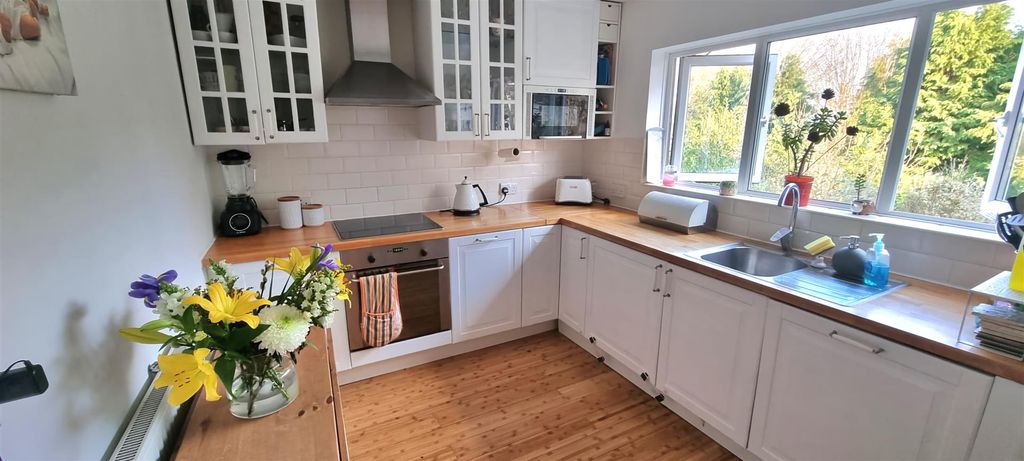 Property photo 3 of 10 Kitchen 2.Jpg