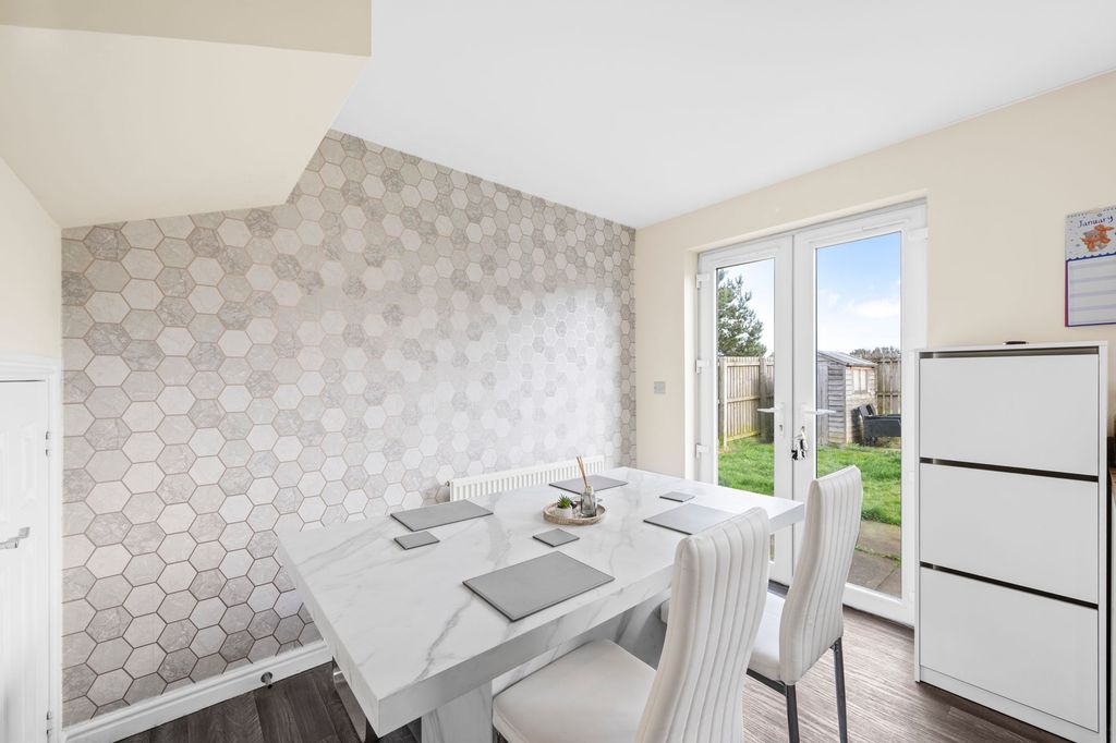 Property photo 3 of 24