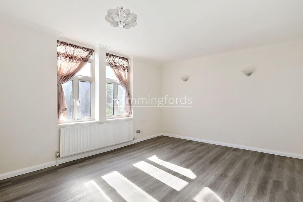 Property photo 2 of 12 68A Crouch End Hill - Zt9Kihd2B5T4R4Vwjhvj.Jpg