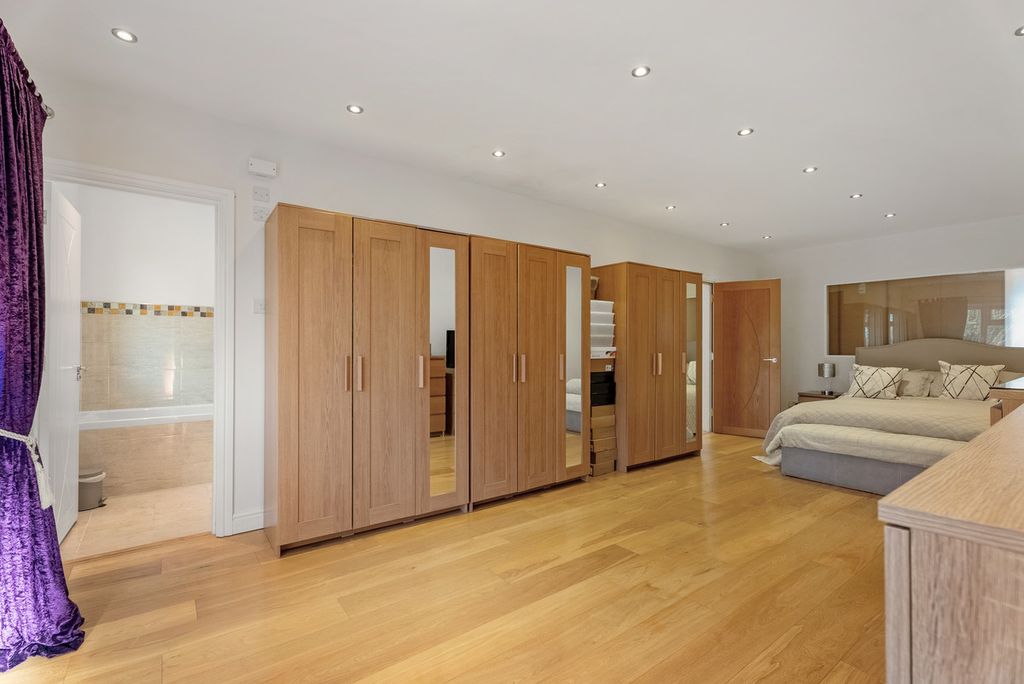 Additional image 19 of 6 bed detached house for salePine Grove, Brookmans Park AL9