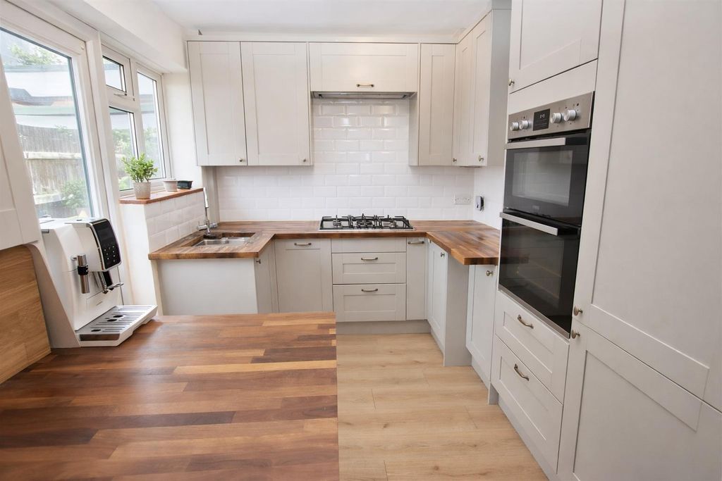 Property photo 2 of 10 63E069c8-6B03-4806-9177-cc5E59Bf0E5c.Png