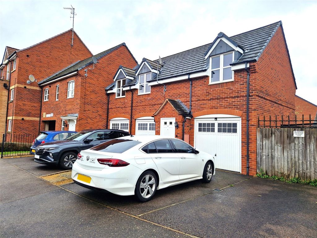 Property photo 1 of 5 Brodie Close 11 - Front.Jpg