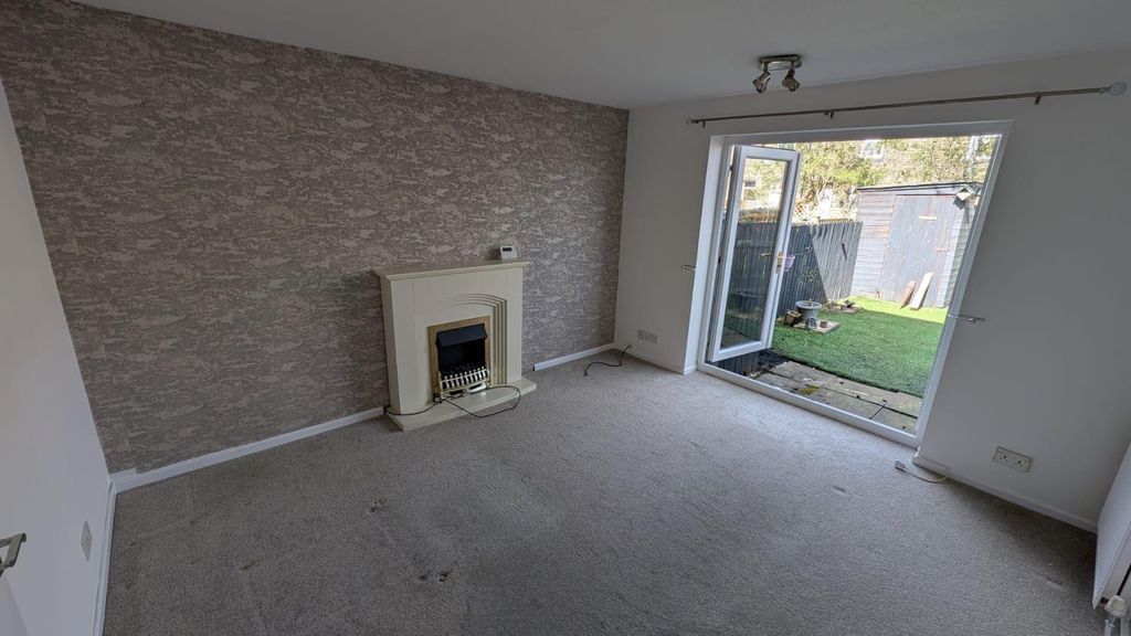 Property photo 2 of 10 Lounge 3.Jpeg