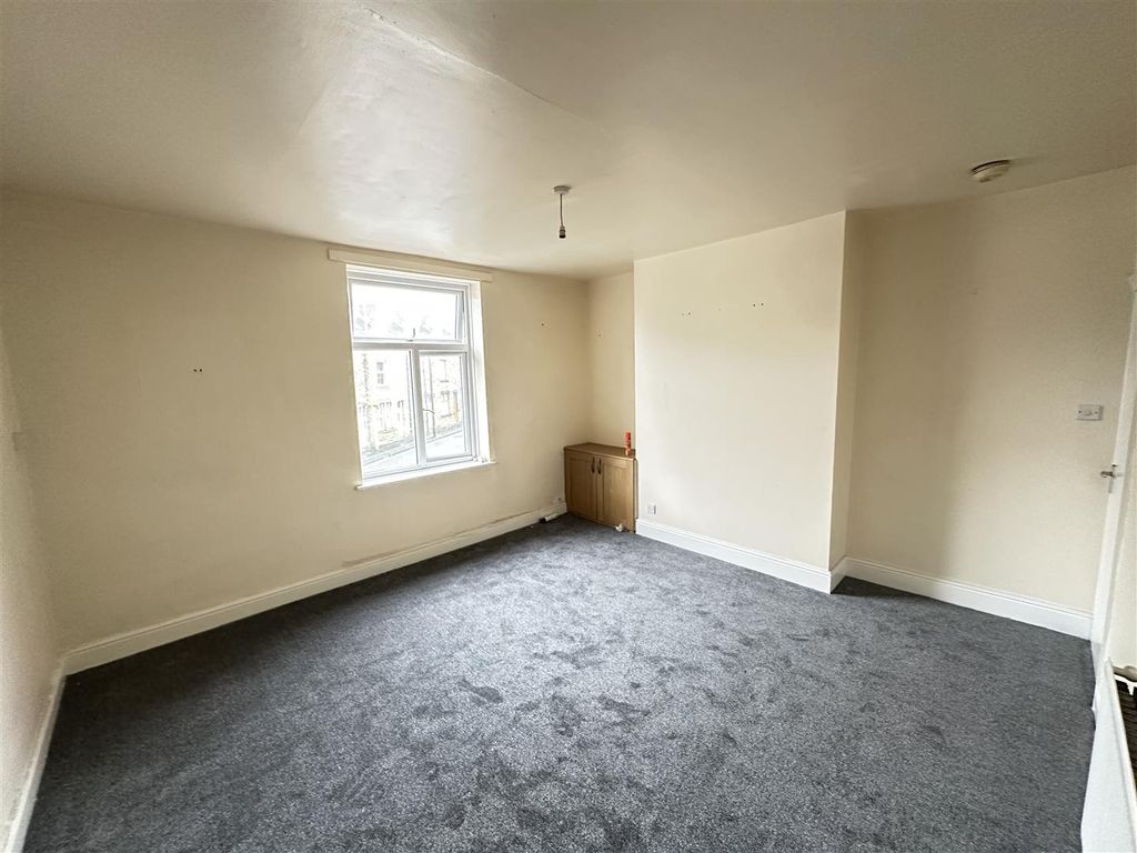 Property photo 1 of 9 Living Room