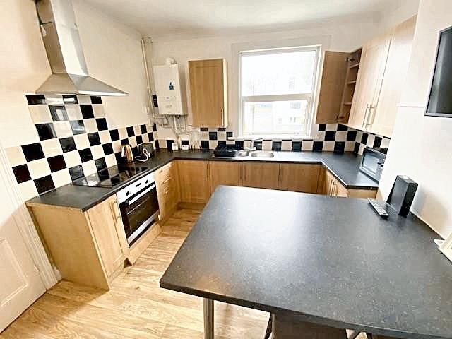 Property photo 1 of 16 Kitchen 2 (1).Jpeg