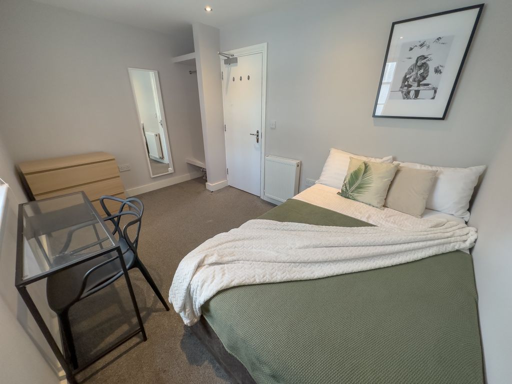 Property photo 2 of 10 7