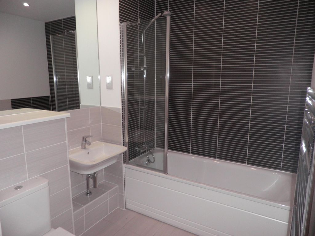 Property photo 2 of 4 Bathroom