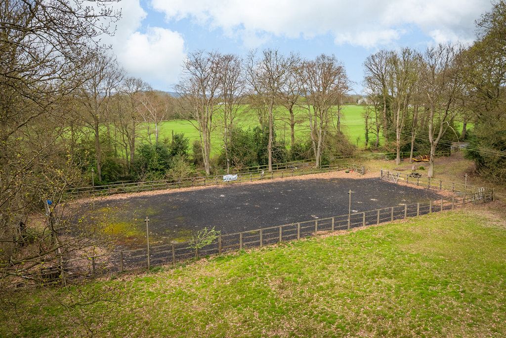 Property photo 3 of 25 House. Partnership