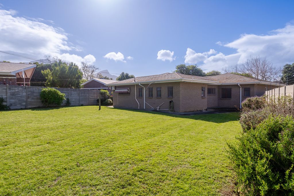 Property photo 2 of 37