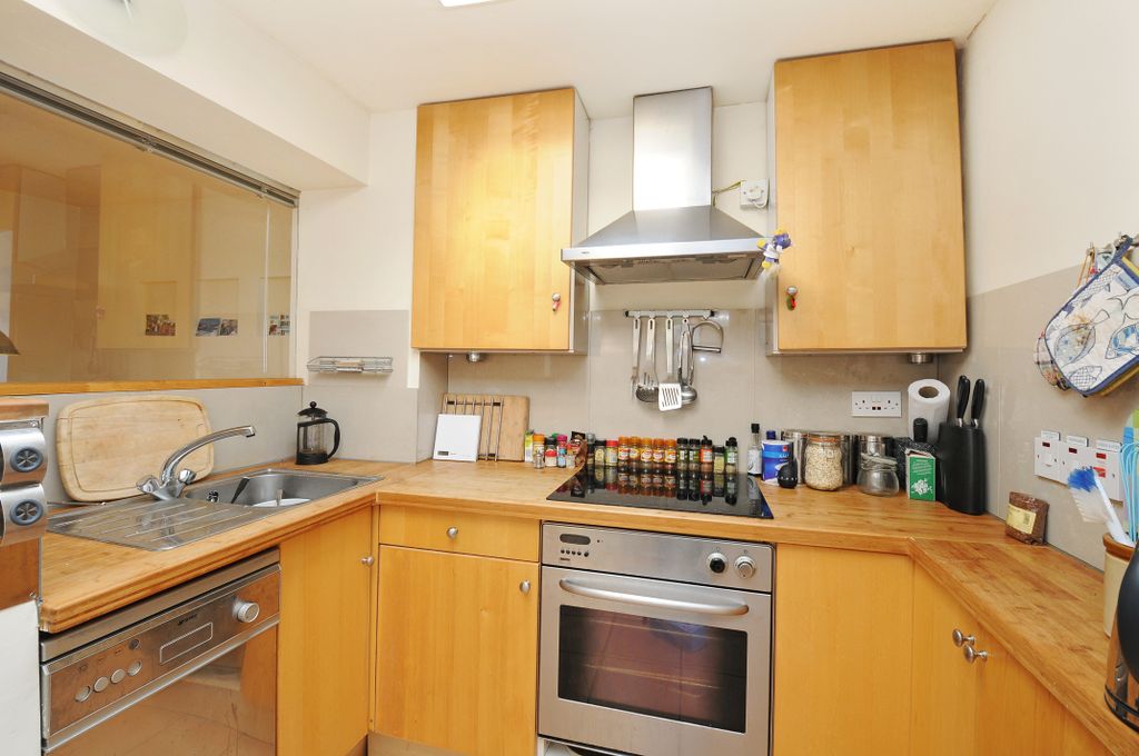 Property photo 2 of 7 Kitchen