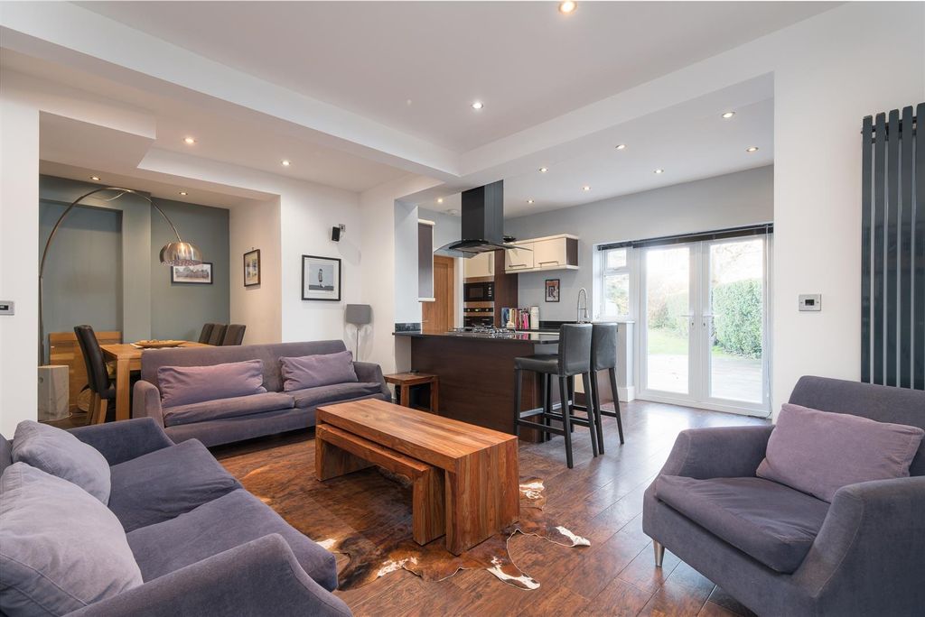 Property photo 2 of 41 Untitled (9 Of 21).Jpg