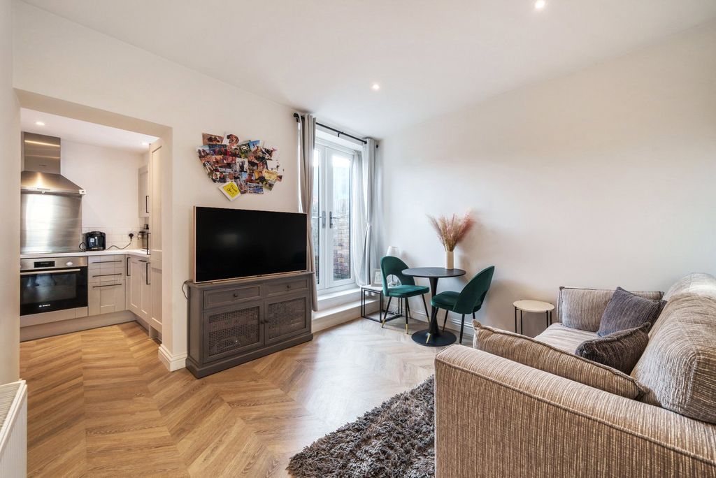 Property photo 1 of 14 Sitting/Dining Room