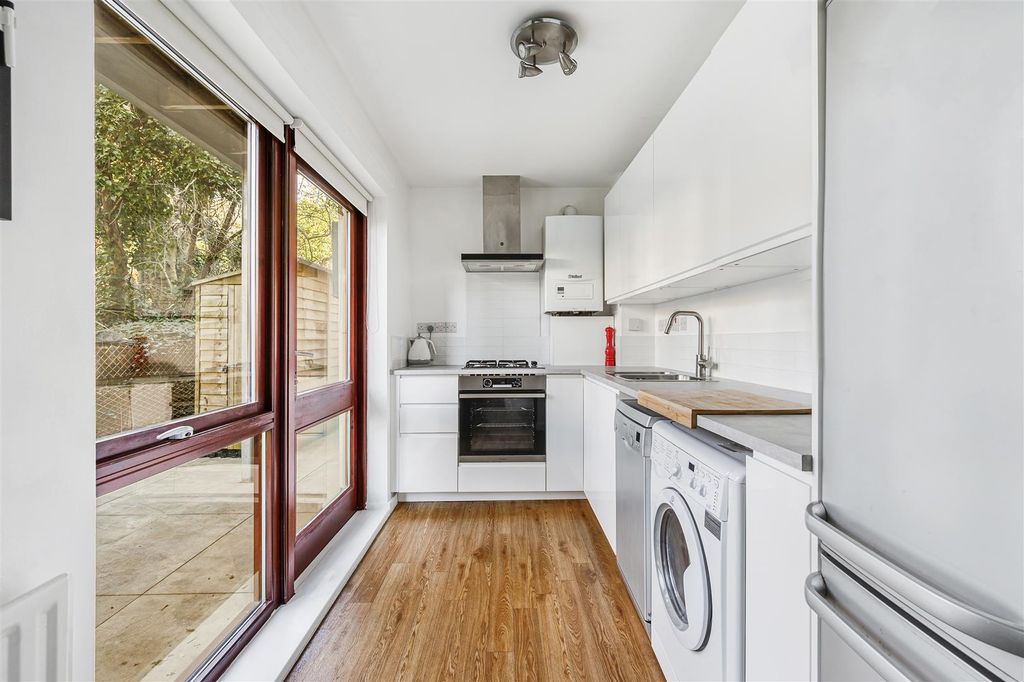 Property photo 3 of 14