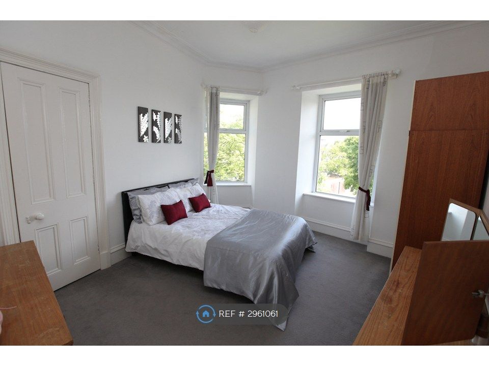 Property photo 1 of 10 Light And Airy Double Bedroom
