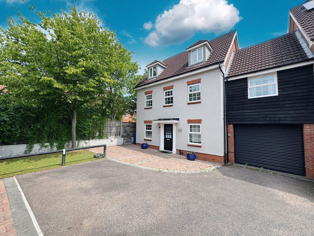 Property photo 1 of 61
