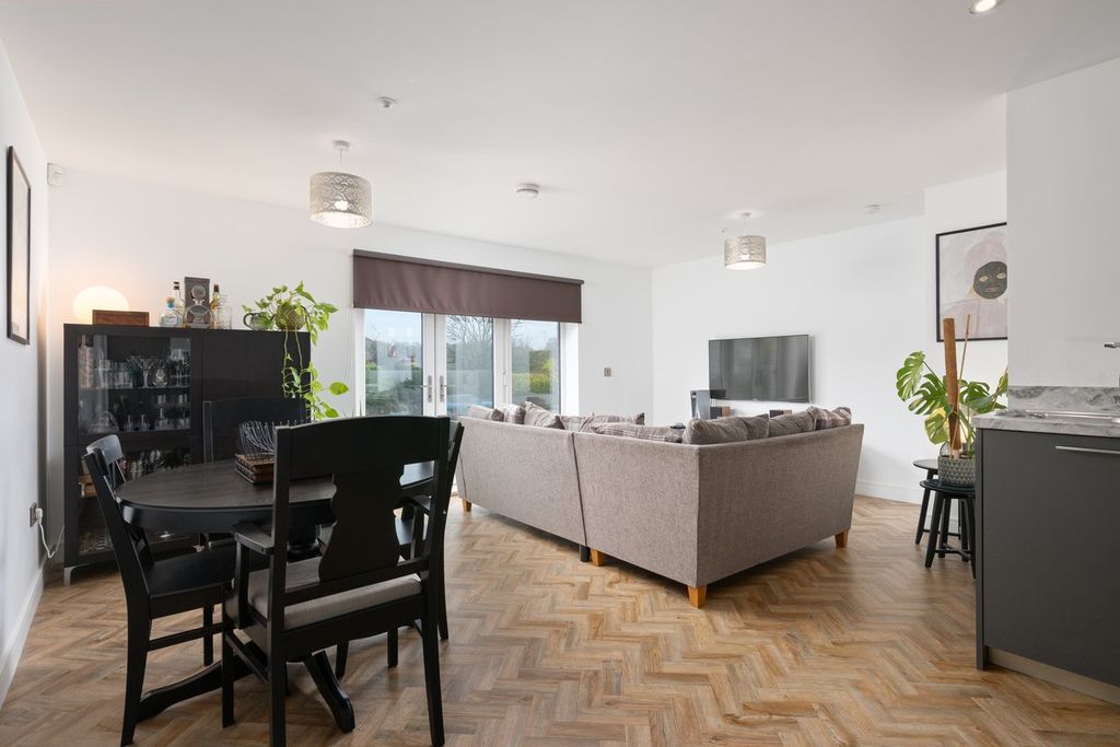 Property photo 3 of 25